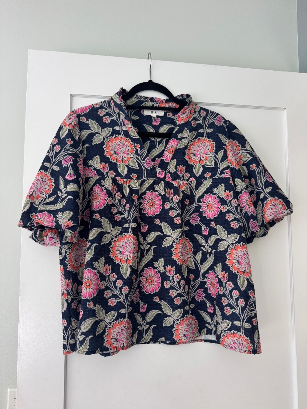 THML Ginny Puff Sleeve Boho Floral Top, Size Large.